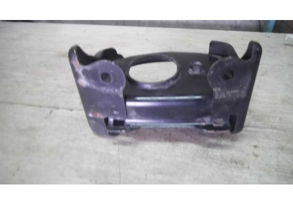 Кронштейн подушки двигуна Peugeot 206